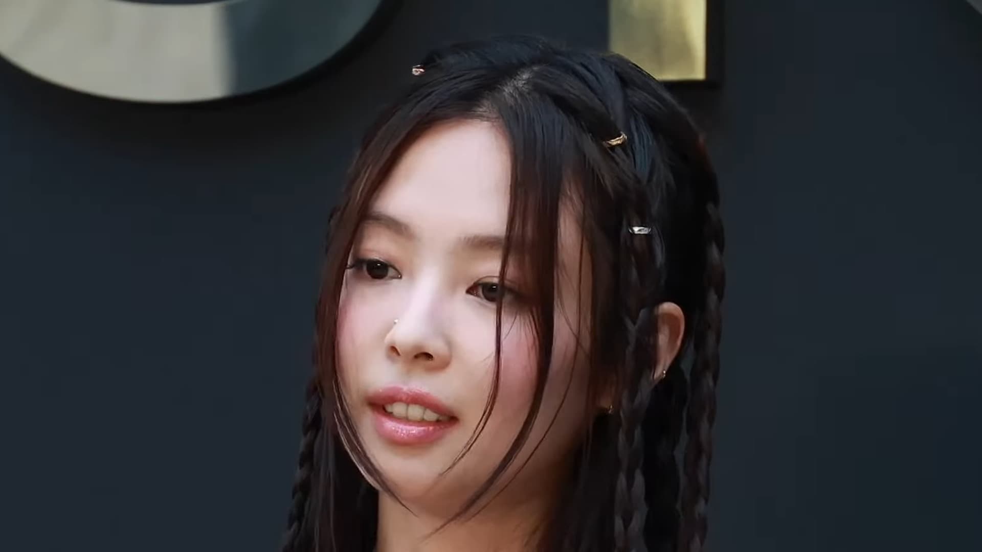 Jennie BLACKPINK Isi Soundtrack Film Animasi Netflix Steps dengan Lagu Baru "Someone to Hold"